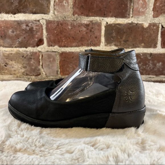 Fly London Gray & Black Wedge Slip-On Shoes Sz 39/9 - Picture 2 of 12